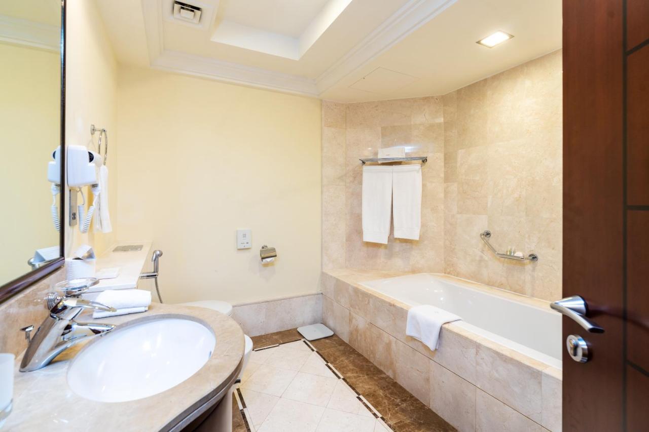 Royal Club By RVHR, Grandeur Residence Crescent Palm Jumeirah Dubai Exterior foto