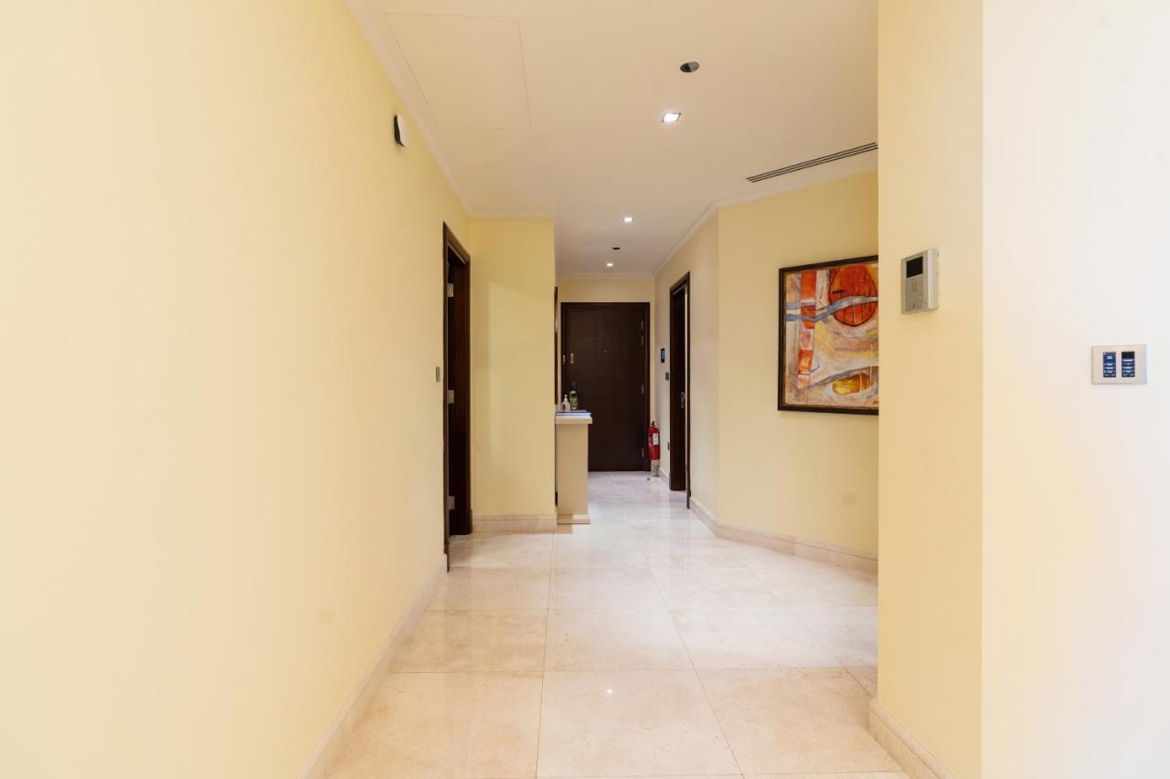 Royal Club By RVHR, Grandeur Residence Crescent Palm Jumeirah Dubai Exterior foto
