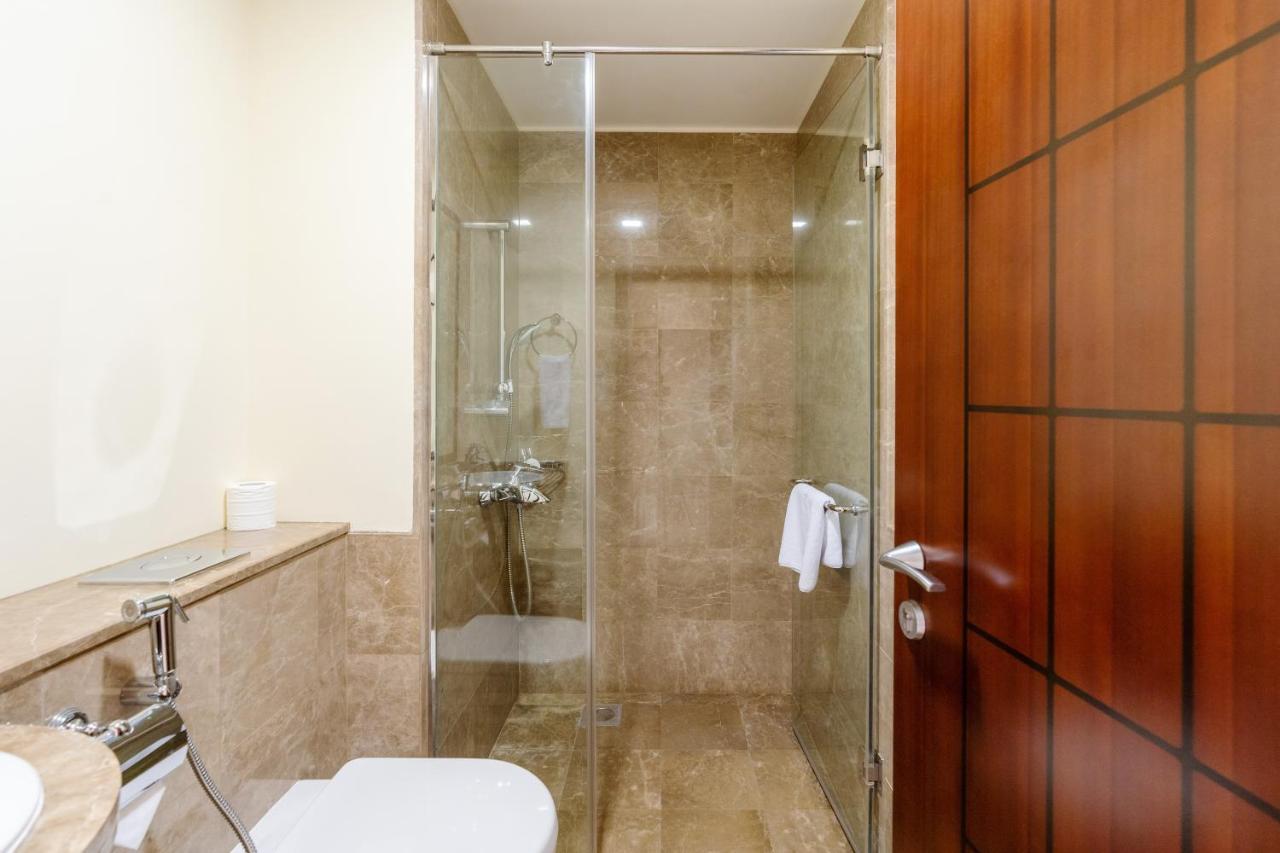 Royal Club By RVHR, Grandeur Residence Crescent Palm Jumeirah Dubai Exterior foto