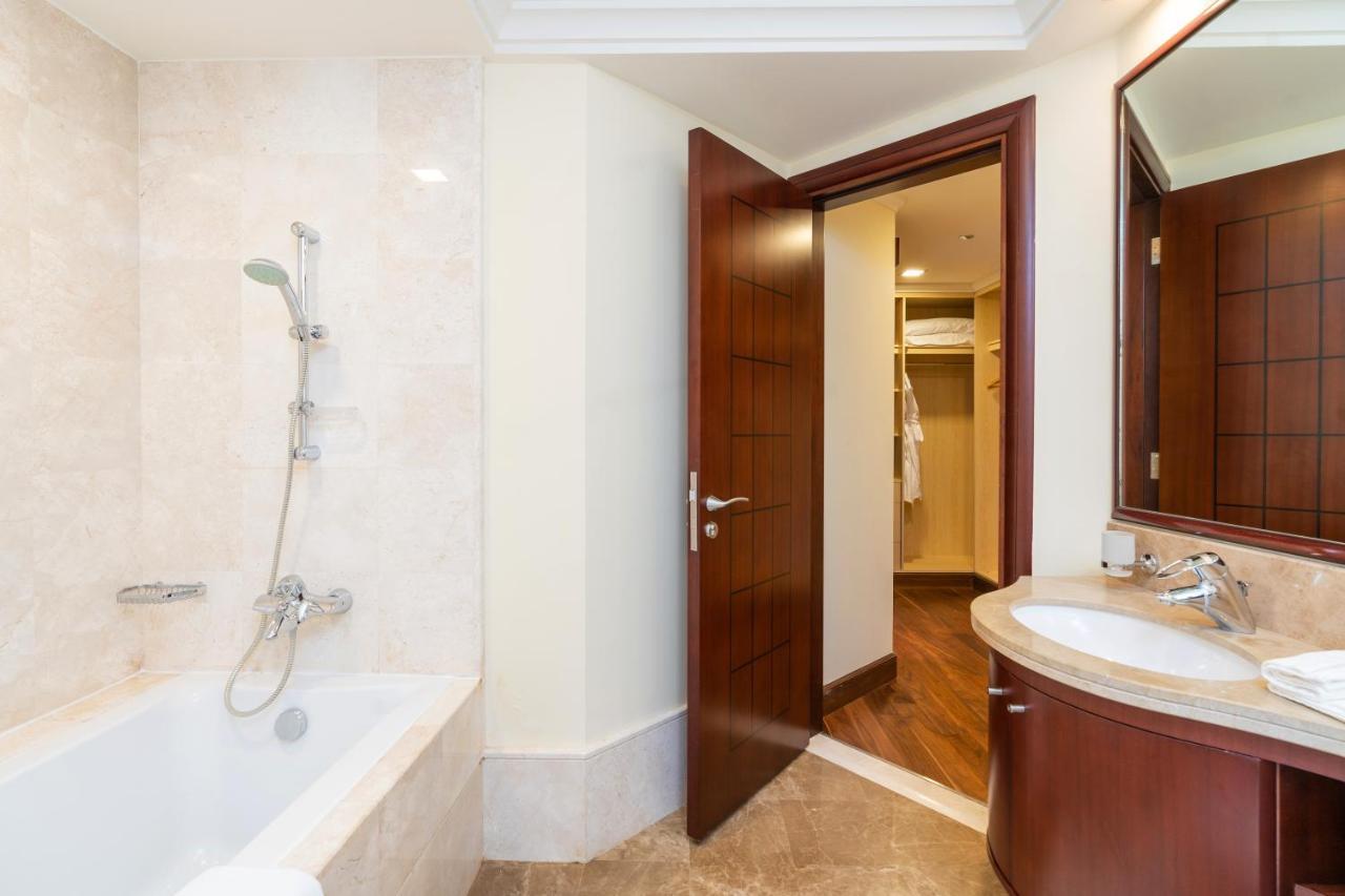 Royal Club By RVHR, Grandeur Residence Crescent Palm Jumeirah Dubai Exterior foto