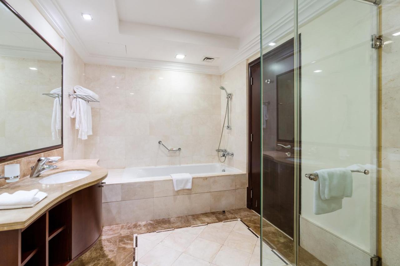 Royal Club By RVHR, Grandeur Residence Crescent Palm Jumeirah Dubai Exterior foto